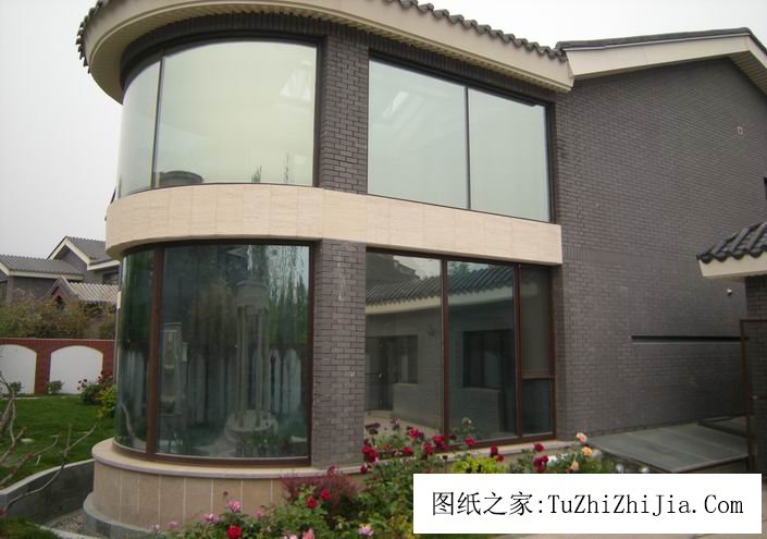 別墅該采用鋁合金窗還是玻璃幕墻？