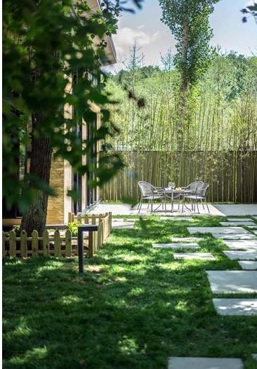 老同學(xué)請我們?nèi)オ殫澬e墅房屋聚會，怎么感覺他是在炫富？