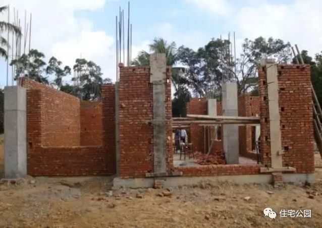 曬曬老爸為我準(zhǔn)備的婚房，30萬(wàn)建的別墅房屋怎么樣？