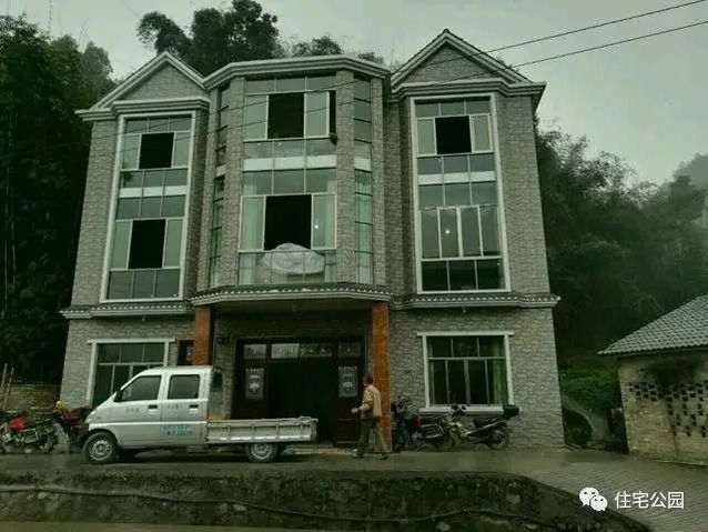 實拍13X9米農(nóng)村別墅，弧形采光窗、有堂屋