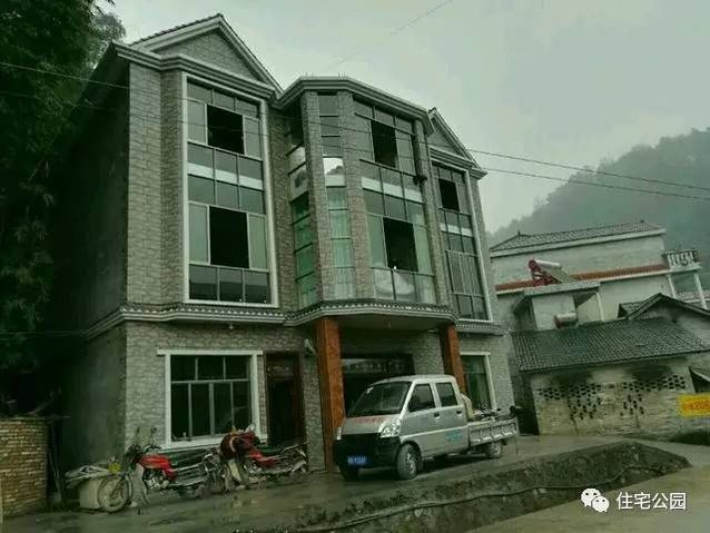 實拍13X9米農(nóng)村別墅，弧形采光窗、有堂屋