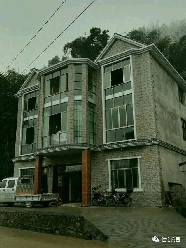 實拍13X9米農(nóng)村別墅，弧形采光窗、有堂屋