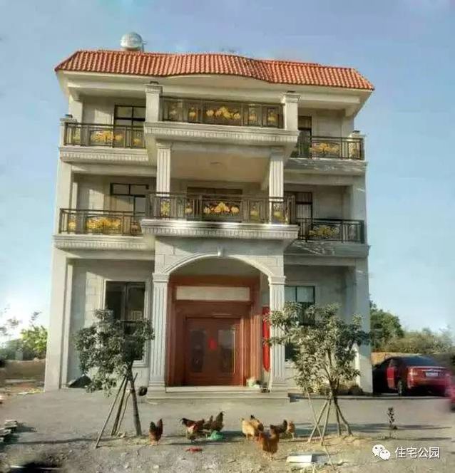 農(nóng)村網(wǎng)友曬別墅，3層半、30萬？