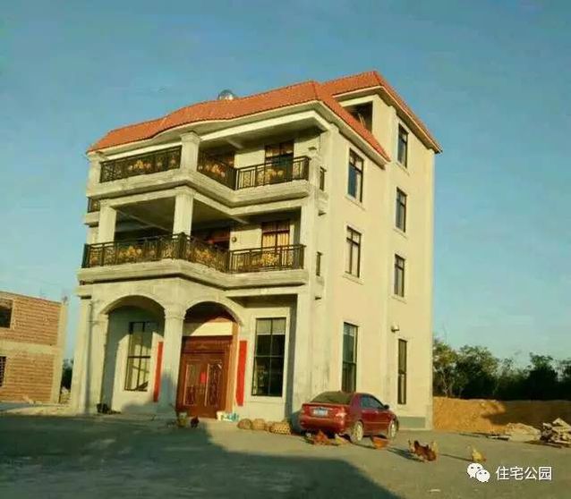 農(nóng)村網(wǎng)友曬別墅，3層半、30萬？