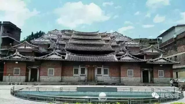 各省網(wǎng)友曬民居，10省特色別墅，哪省得第一？