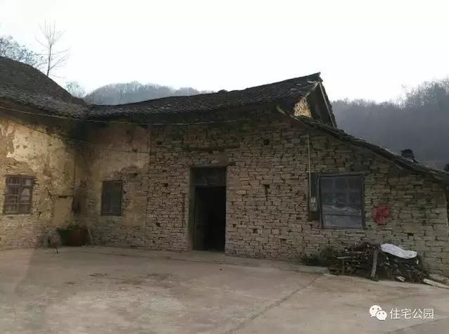 各省網(wǎng)友曬民居，10省特色別墅，哪省得第一？