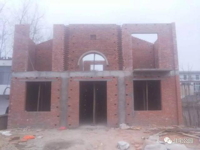 80后小伙千里歸家建新房，力求完美換掉施工隊，只是為了面子？