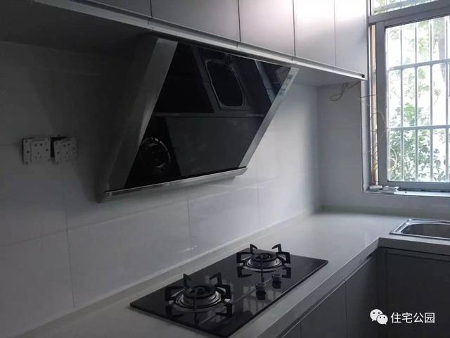 80后小伙千里歸家建新房，力求完美換掉施工隊，只是為了面子？