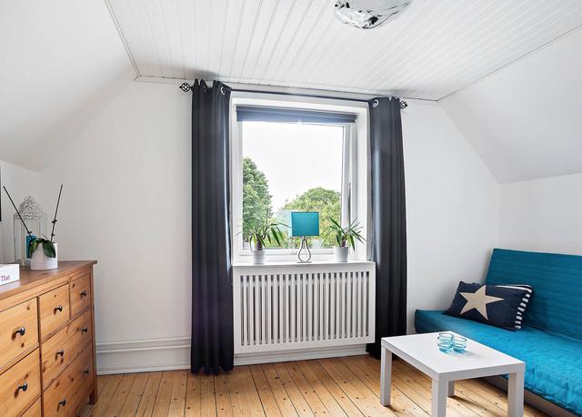 二畝院子建小房，木頭蓋房紅磚裝修，房主咋想的？