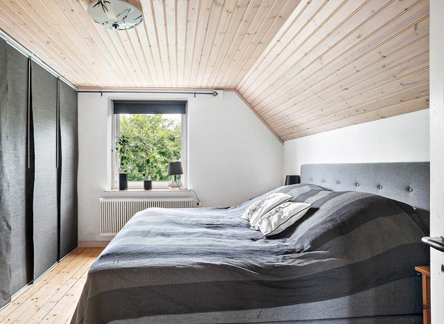 二畝院子建小房，木頭蓋房紅磚裝修，房主咋想的？