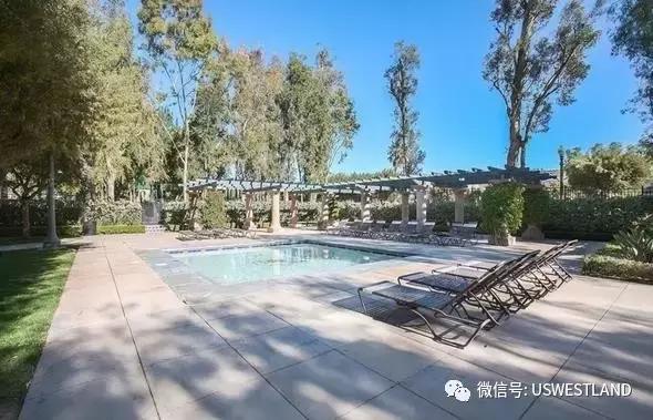 洛杉磯爾灣房源：獨(dú)棟別墅 宜居城市 滿分學(xué)區(qū) 著名社區(qū)99萬！