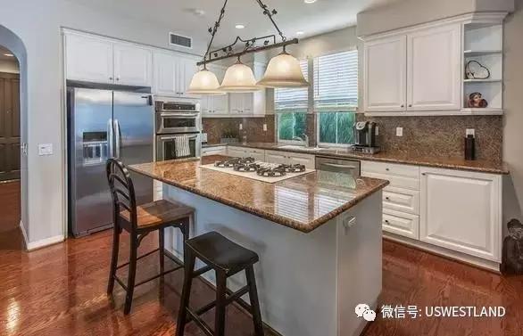 洛杉磯爾灣房源：獨(dú)棟別墅 宜居城市 滿分學(xué)區(qū) 著名社區(qū)99萬！