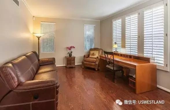 洛杉磯爾灣房源：獨(dú)棟別墅 宜居城市 滿分學(xué)區(qū) 著名社區(qū)99萬！