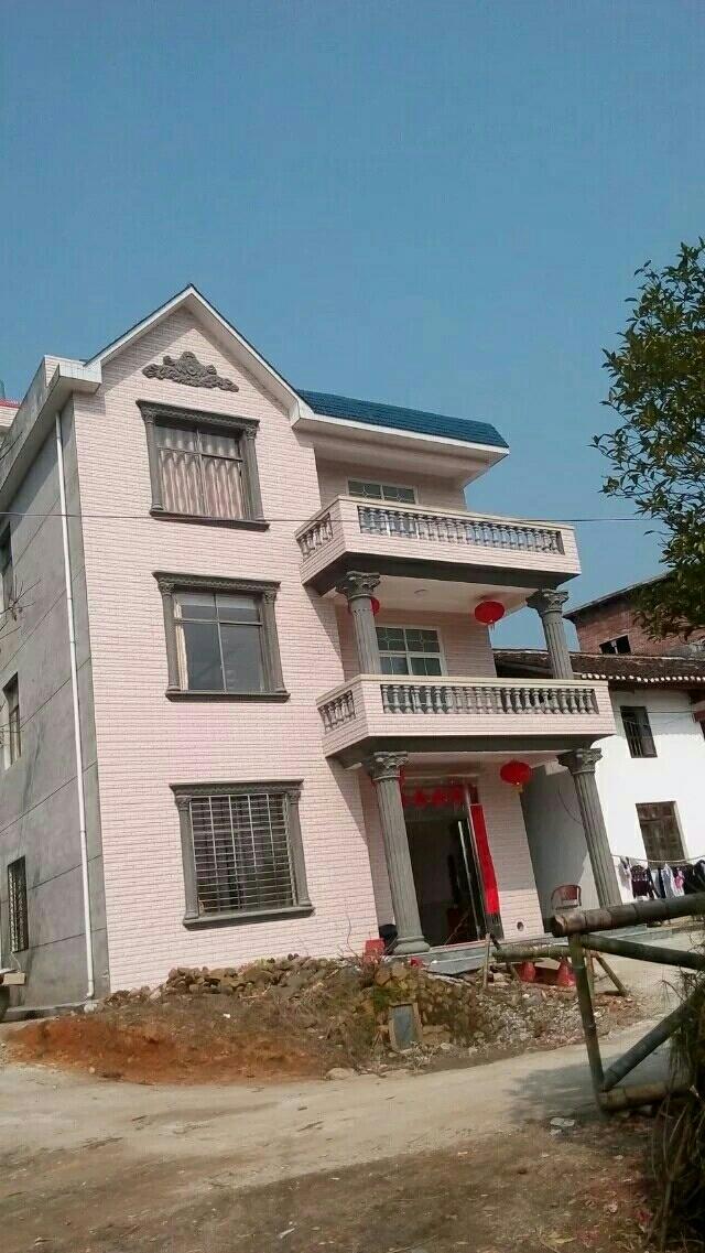 價值幾十萬的別墅就這樣空空的，你能看出背后的心酸嗎？