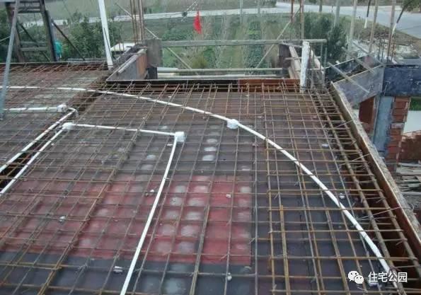 老王照著網(wǎng)上的圖紙建別墅，結(jié)果建完后比畫還好看！