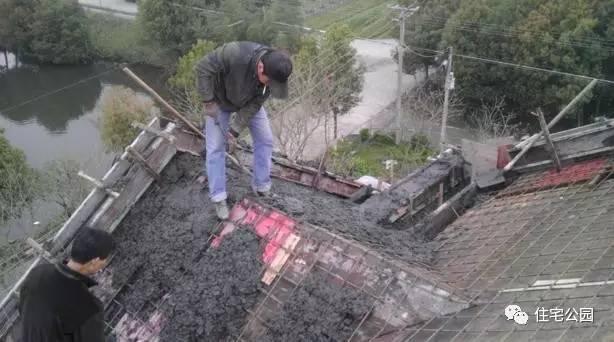 老王照著網(wǎng)上的圖紙建別墅，結(jié)果建完后比畫還好看！