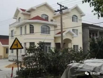 老王照著網(wǎng)上的圖紙建別墅，結(jié)果建完后比畫還好看！