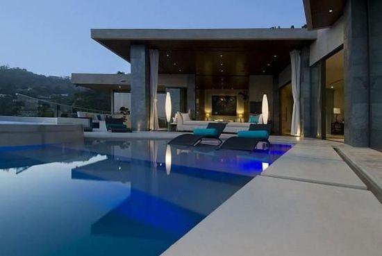 世界首富的豪宅有多奢華？每年的財(cái)產(chǎn)稅夠在中國任何地方買別墅！