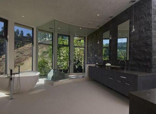 世界首富的豪宅有多奢華？每年的財(cái)產(chǎn)稅夠在中國任何地方買別墅！