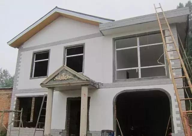 城市房?jī)r(jià)太貴，農(nóng)村小伙子把錢拿回鄉(xiāng)下蓋了一棟別墅！