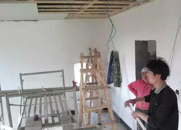 城市房?jī)r(jià)太貴，農(nóng)村小伙子把錢拿回鄉(xiāng)下蓋了一棟別墅！