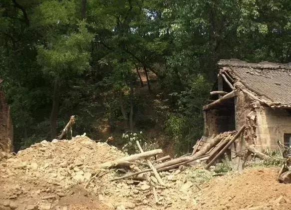 城市房?jī)r(jià)太貴，農(nóng)村小伙子把錢拿回鄉(xiāng)下蓋了一棟別墅！