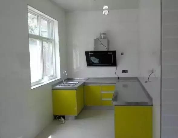 城市房?jī)r(jià)太貴，農(nóng)村小伙子把錢拿回鄉(xiāng)下蓋了一棟別墅！