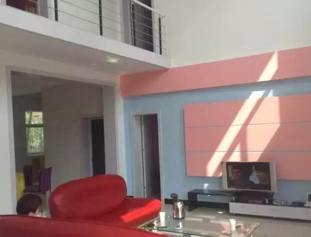 城市房?jī)r(jià)太貴，農(nóng)村小伙子把錢拿回鄉(xiāng)下蓋了一棟別墅！