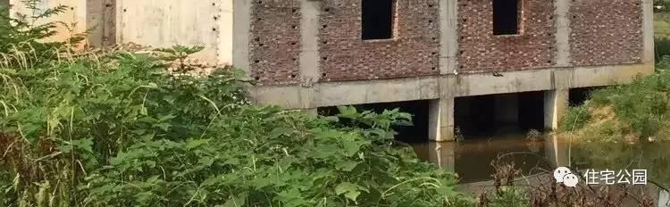 房子80萬，基礎(chǔ)15萬，跨渠建別墅就是這么任性！