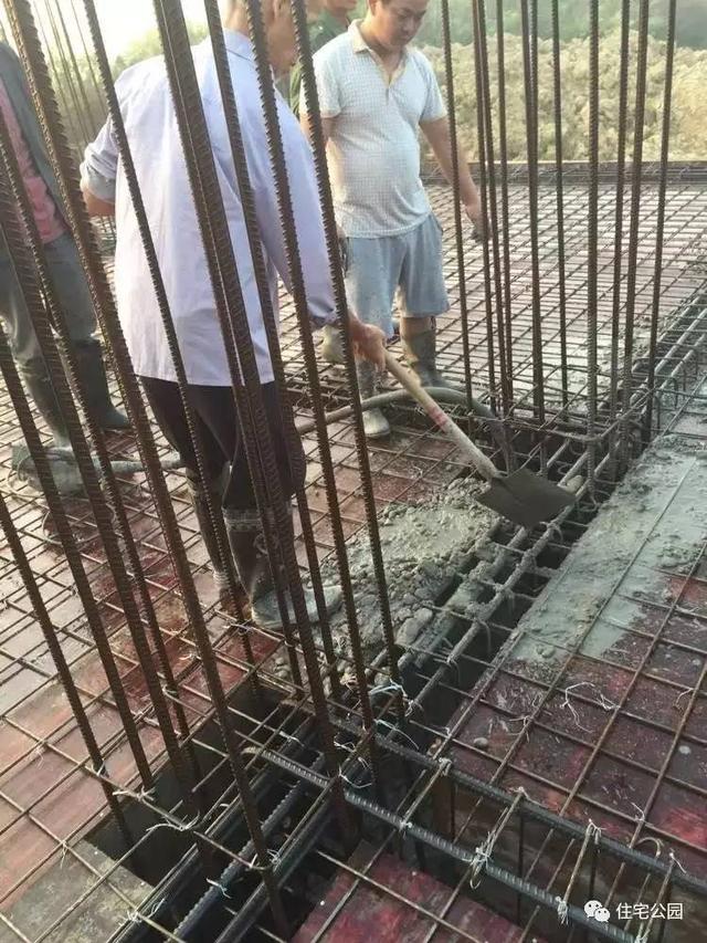 房子80萬，基礎(chǔ)15萬，跨渠建別墅就是這么任性！