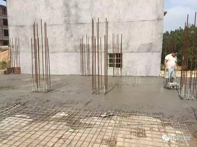 房子80萬，基礎(chǔ)15萬，跨渠建別墅就是這么任性！