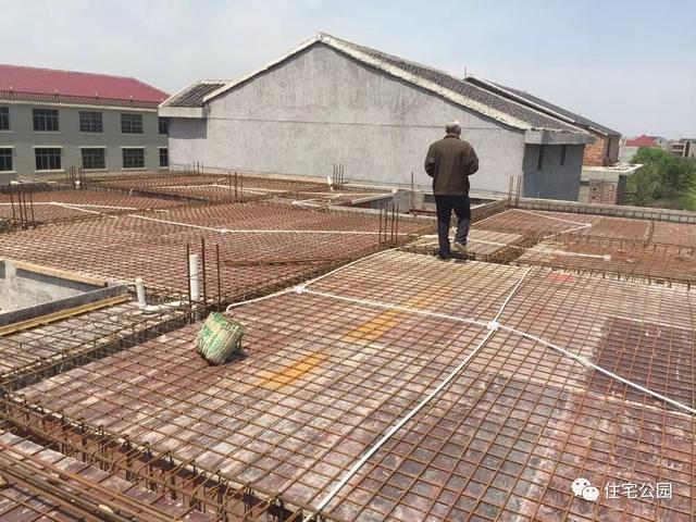 房子80萬，基礎(chǔ)15萬，跨渠建別墅就是這么任性！