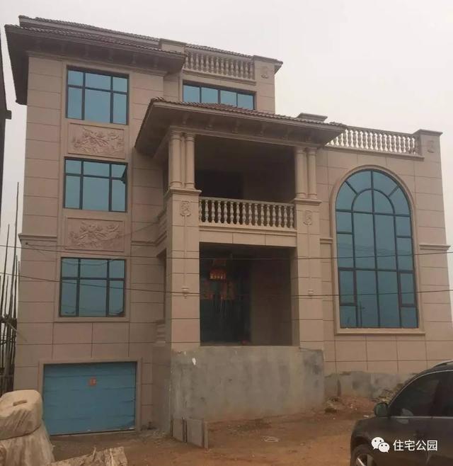 房子80萬，基礎(chǔ)15萬，跨渠建別墅就是這么任性！