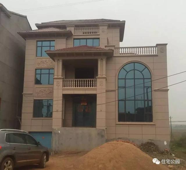 房子80萬，基礎(chǔ)15萬，跨渠建別墅就是這么任性！