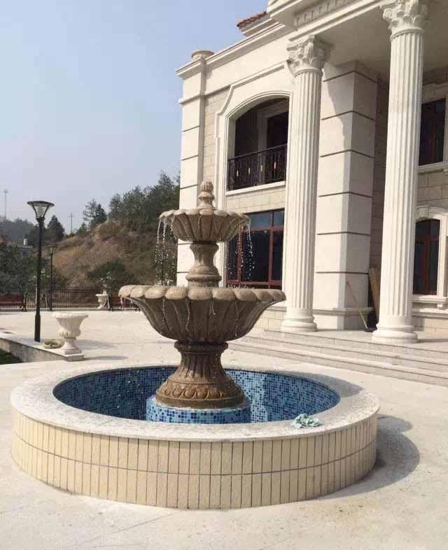 別墅配上歐式構(gòu)件檔次就高了, 沒(méi)幾百萬(wàn)下不來(lái)！