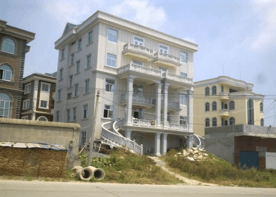 農(nóng)村也可以很土豪, 這個(gè)地方的農(nóng)村人住的都是豪華別墅！