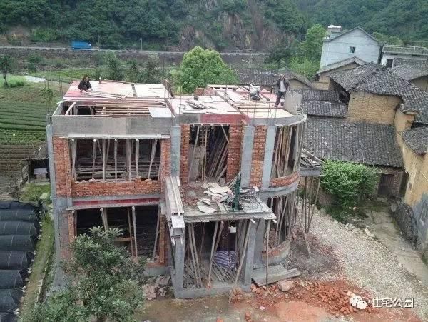 80后小伙30萬為父母建房養(yǎng)老，一不小心引潮流