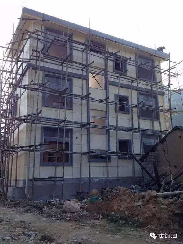 80后小伙30萬為父母建房養(yǎng)老，一不小心引潮流