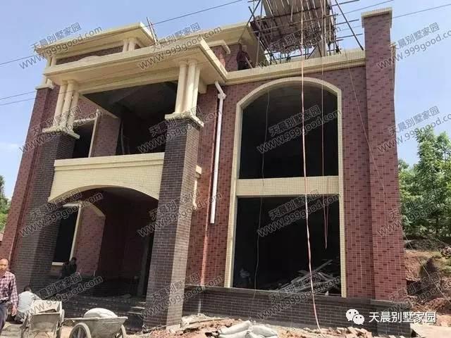 自從蓋了這套歐式別墅設(shè)計(jì)，親戚鄰居來的就勤了！