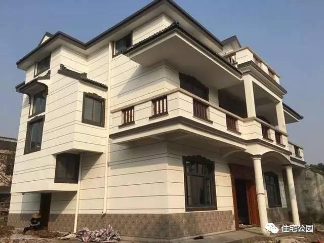 不顧家人阻攔硬是拆掉老宅，自建美式別墅，所有人都羨慕不已！