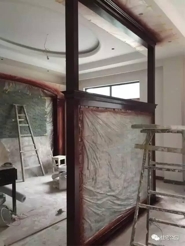 不顧家人阻攔硬是拆掉老宅，自建美式別墅，所有人都羨慕不已！