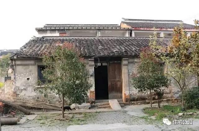 不顧家人阻攔硬是拆掉老宅，自建美式別墅，所有人都羨慕不已！