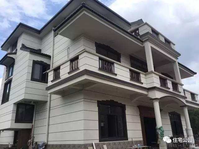 不顧家人阻攔硬是拆掉老宅，自建美式別墅，所有人都羨慕不已！