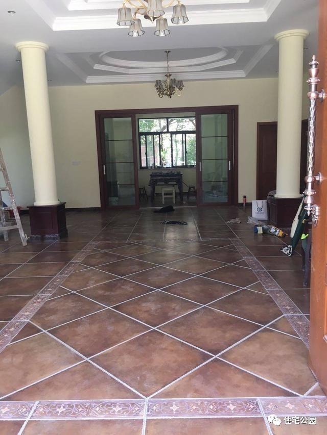 不顧家人阻攔硬是拆掉老宅，自建美式別墅，所有人都羨慕不已！