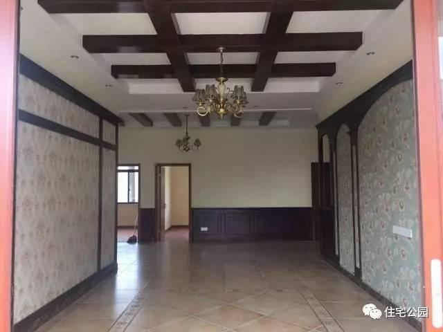 不顧家人阻攔硬是拆掉老宅，自建美式別墅，所有人都羨慕不已！