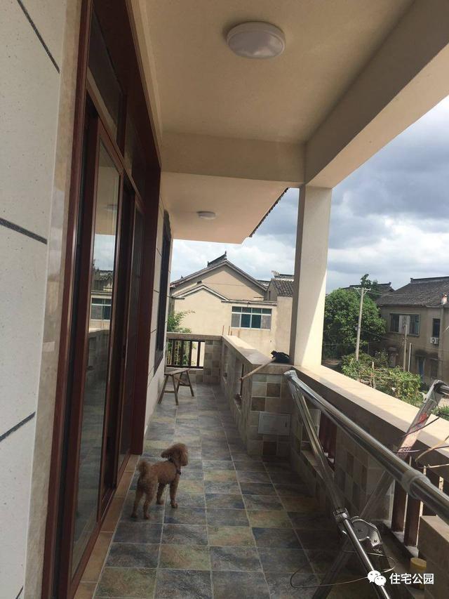 不顧家人阻攔硬是拆掉老宅，自建美式別墅，所有人都羨慕不已！