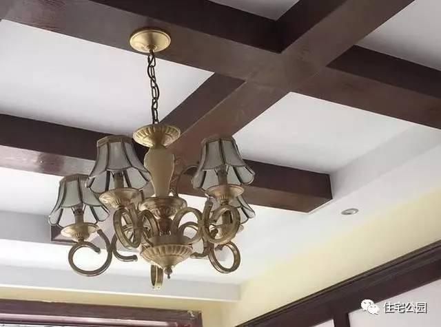 不顧家人阻攔硬是拆掉老宅，自建美式別墅，所有人都羨慕不已！