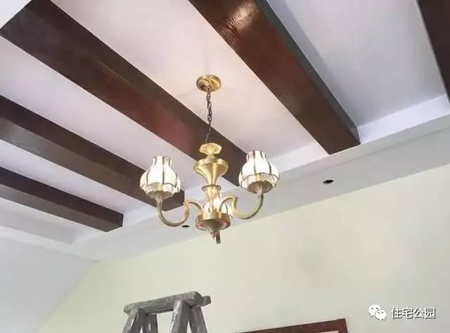 不顧家人阻攔硬是拆掉老宅，自建美式別墅，所有人都羨慕不已！