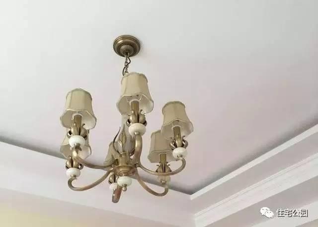 不顧家人阻攔硬是拆掉老宅，自建美式別墅，所有人都羨慕不已！