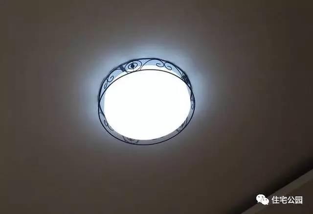 不顧家人阻攔硬是拆掉老宅，自建美式別墅，所有人都羨慕不已！